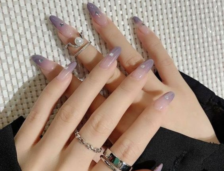 nail ombre tím đính đá