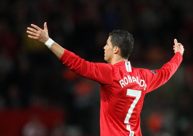Cristiano Ronaldo có biệt danh CR7 khi nào?