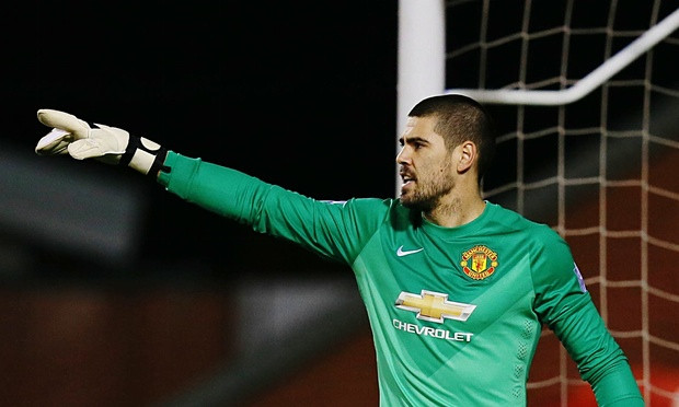 Victor Valdes công khai đối đầu với HLV Van Gaal | Việt Nam+ (Việt NamPlus)