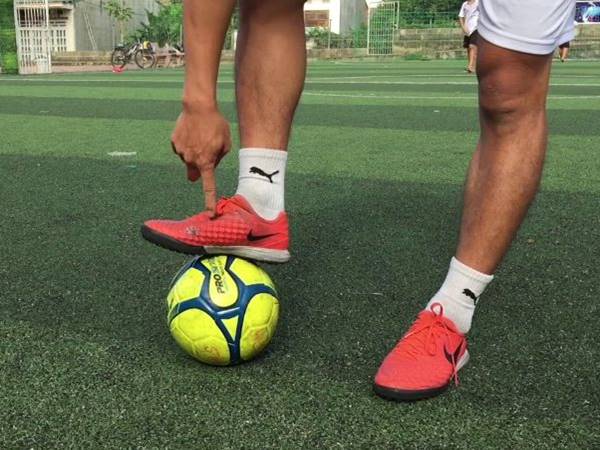 Phân tích những kỹ thuật giữ bóng từ cơ bản đến nâng cao