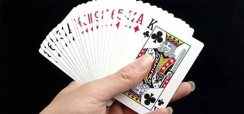 Khi nào nên ăn trắng trong game bài tiến lên đổi thưởng?