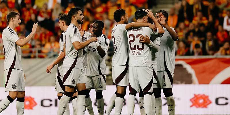 Ajax Amsterdam biệt danh Con trai của các vị thần