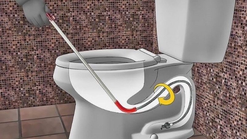 Dùng dây lò xo thông tắc đường ống sâu