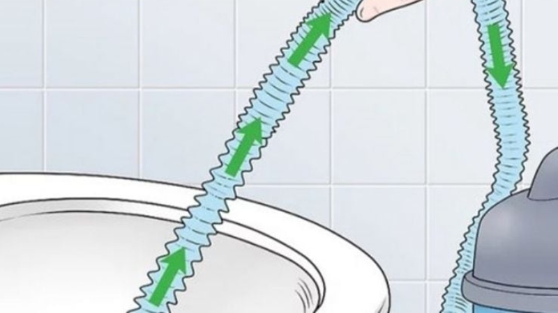 Cách dùng máy hút bụi để thông tắc bồn cầu