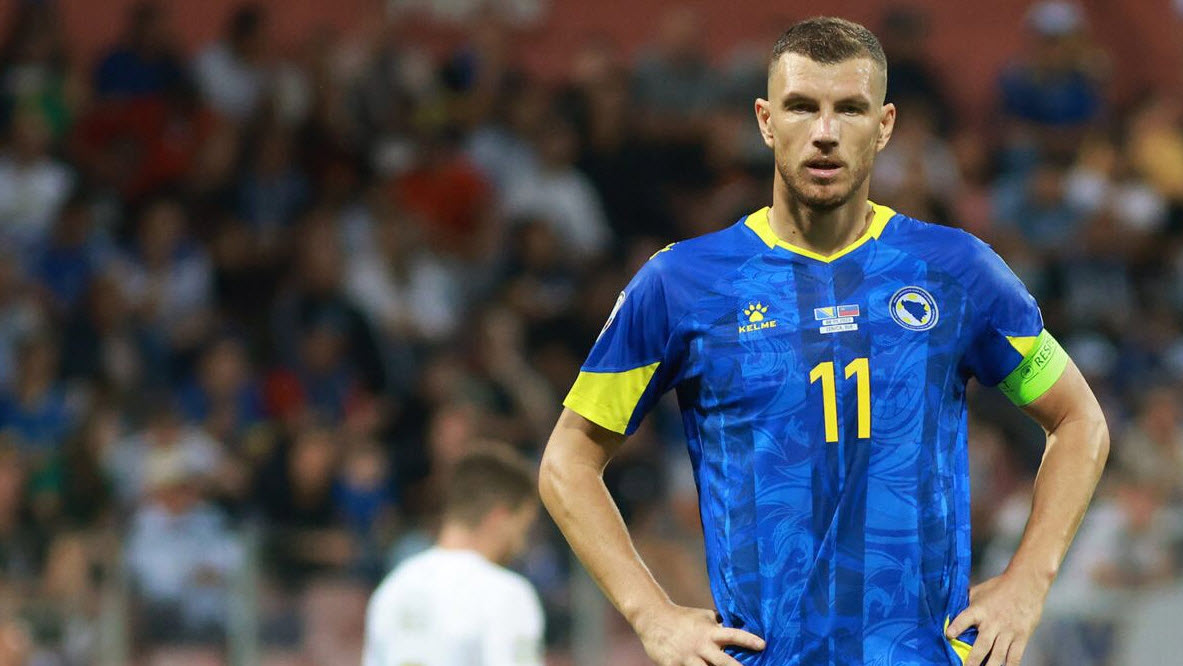 Tiểu sử cầu thủ Edin Dzeko là tiền đạo của CLB Schalke 04